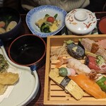 ふぁみり庵はいから亭・寿司まどか - 豪華寿司定食