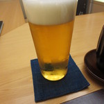 青山　仁 - まずはきれいな泡のビールで乾杯です。
