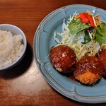 洋食のオーニシ - クリームコロッケとご飯(男女で多さが違います)