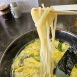 手打うどん葵 - やや黄色いうどん