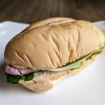 Quebom! SANDWICH STAND - モンタデラのサンドイッチ　