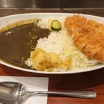 とんかつ ジーエス - かつとカレー