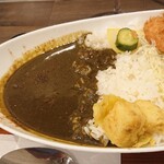 Tonkatsu Jiesu - ビターなスリランカカレーは大人の味。付け合わせのジャガイモも美味しい