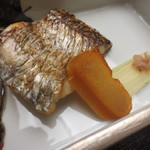 青山　仁 - 千葉の太刀魚にカラスミと土佐酢ジュレの乗ったセロリが添えられて。