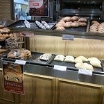 アンテンドゥ - 陳列されたパン
