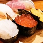 寿し富 - 白海老・いくら付近のアップ