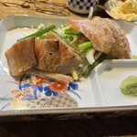 Salmone bene - 大トロと中トロサーモン。