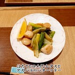 もり田 - ホタテとロメインレタスとアスパラのバターソテー