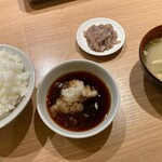 Tempura Hirao - イカの塩辛がめちゃくちゃ美味いんです。昔はお代わり自由だったみたいですが、今はイカ値上がりでお代わりできません。味噌汁も美味かったなぁ。