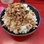 豚骨醤油ラーメン 王道家 - チャーシューまぶしの大盛りまで行ってまいました。