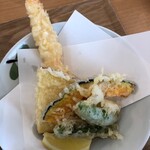 讃岐うどん 本格手打 てつ家 - セットの天ぷら(えび天•3種の野菜天)