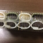 伊藤けえらん - 小豆こしあんが５個 よもぎが２個 白あんが３個