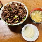 Oshokujidokoro Bonchi - 馬けとばし丼 と たまごスープ と 大根の漬物