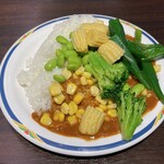 ステーキガスト - オクラとコーンの冷製カレー。