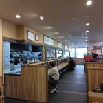 ラーメン まこと屋 - お店の様子、広くて清潔♬