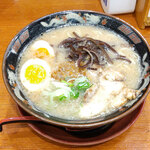 Kagoshima Ra-Men Tontoro - 半熟煮玉子入り豚とろラーメン（税込み1,100円）
