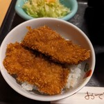 くいどころ里味 - ミニタレかつ丼近景。この薄さが抜群に丁度いい。