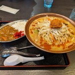 製麺屋食堂 - ラーメンの丼の大きさが伝わるだろうか。