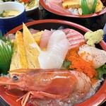 菊寿司 - 料理写真:日祝ランチの海鮮ちらしランチ   しゃり大盛り無料