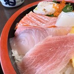 菊寿司 - 他のネタもキレイ、奥の炙ったホタテが絶品だった