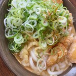 牧のうどん 空港店 - ネギはしっかり掛けます(･∀･)ﾆﾔﾆﾔ