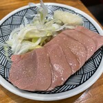 もつ焼きパラダイス富士 - 鮮度の高い刺し