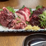 Akishima Kujira No Rajikku - おまかせ3点盛りハーフ1000円　手前はサービスでいただきました