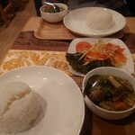 タイ家庭料理  ポンラックン - 