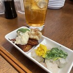 Akishima Kujira No Rajikku - お通しもくじら　日本酒等も名前に鯨が入っているものがたくさんありました