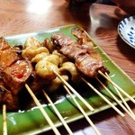 陣八 - 大きい肉がざくざくと刺さっているやきとん串です。１串なんと90円！！
                                適度に焼かれてくさみも無くてとても美味しいです。