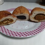 はらぺこ屋 - 断面(左からチーズ・あげパン・カレー)