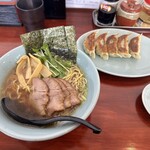 ラーメン麺吉 - 料理写真:中華そば焼き餃子セット