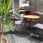 OwL - 店舗前にはテラス席｡