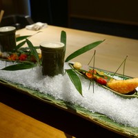 坂ぐち - 先付け　湯葉のジュレ仕立て・七運盛り