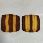 神戸スパイスストア - ソーパー ビスケット チョコレート味　左:裏　右:表