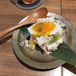 地下だけど入ったら雰囲気が良くて料理人がしっかり食事を作ってお酒もたくさんあって楽しいお店。ごんべえ - 