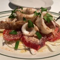 LA TEGOLA - ヤリイカとブラッドオレンジがウイキョウ、フェネルだと思うのですが、のベッドにのっていて、このコンビネーションに唸りました！