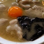 クモノウエ - 海苔をスープに浸すことで海苔が崩れスープと混ざり合い風味が際立ってめちゃ旨い