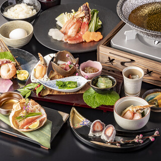 最高級蟹を使用。コースは8,980円からご用意。