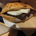 サタデイズ チョコレート ファクトリー カフェ - パンオショコラ