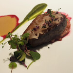 A Table - 豚肉のロースト、ソースがお林檎とビーツのオイル　上には生姜と山椒、ベッドには小麦のリゾットがゆかりと梅で炊かれていました。