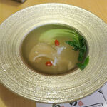 ちゃいにーず香港食卓 - 天然フカヒレ姿煮（小）白キクラゲ入り極上スープ