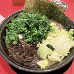 Iekei Ramen Inabaya - 青ネギラーメン➕キャベツ・ほうれん草・キクラゲ