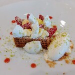 プレスキル - イチゴのミルフィーユとリンゴ ヴァニラのアイスクリーム