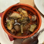 シャバ リバ - 牡蠣とマッシュルームのアヒージョ