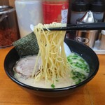 Nagahama ya - かため発注の麺をリフト⤴︎