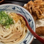 Marugame Seimen - ぶっかけ（冷 並）いなり 野菜かき揚げ