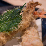 本格手打うどん 大河 - １－１）大河盛うどん（８８０円）の天ぷら部