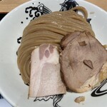 松戸富田麺業 - チャーシュー2種類乗ってます