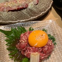 旅亭 まんぷく 六本木ヒルズ店 - 黒毛和牛のユッケ